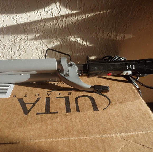 SOLD Revlon 3 Barrel Waver Styling Curling Iron - Picture 4 of 5